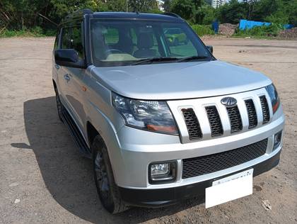 Mahindra TUV 300 T10 AMT Dual Tone