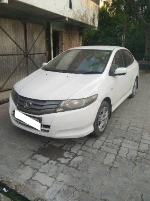 https://images10.gaadi.com/usedcar_image/4126160/original/processed_474c265f-f184-4f1b-8288-8cd86acb0351.jpg?imwidth=6400