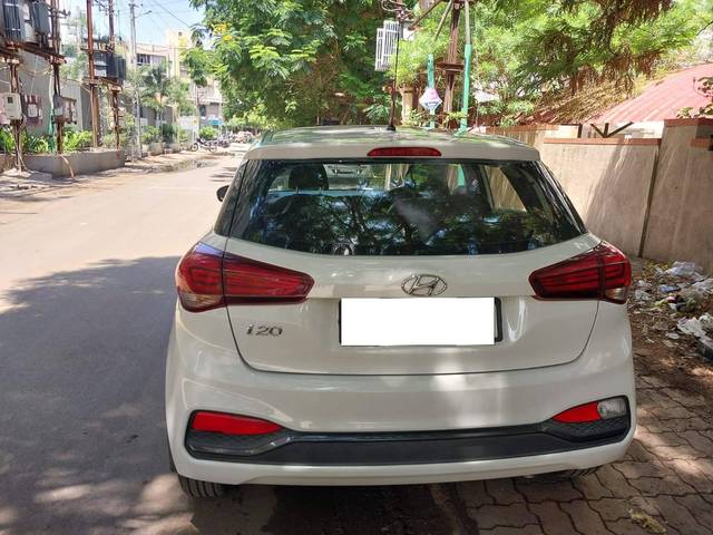 https://images10.gaadi.com/usedcar_image/4126228/original/processed_3feb0cab4e4f0fc74bf0fb3e231f6182.jpg?imwidth=6401