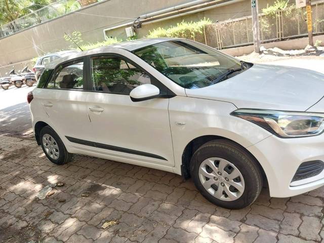 https://images10.gaadi.com/usedcar_image/4126228/original/processed_5a55c40d2d35fd73bb765d34a3e7da00.jpg?imwidth=6400