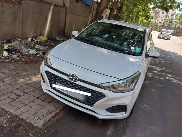 https://images10.gaadi.com/usedcar_image/4126228/original/processed_f51e3433e09aaabba11d3319a9b33472.jpg?imwidth=6402