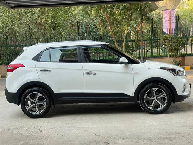 https://images10.gaadi.com/usedcar_image/4126368/original/processed_2b533f237f9e271207cdf95a936f017a.jpg?imwidth=6401