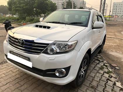 Toyota Fortuner 4x2 AT