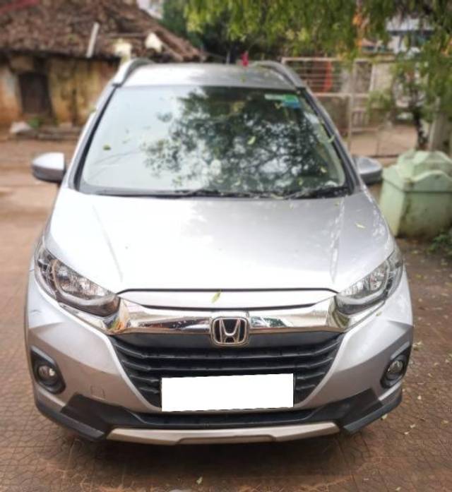 https://images10.gaadi.com/usedcar_image/4126517/original/processed_60f810d5-e4ed-460d-b334-7a63eb473f81.jpg?imwidth=6400