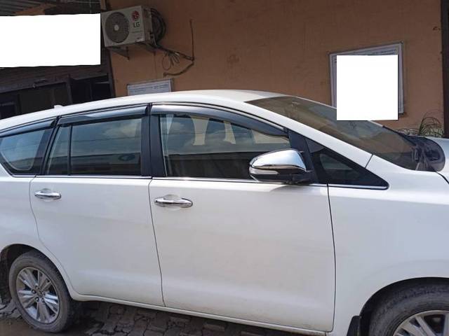 https://images10.gaadi.com/usedcar_image/4126526/original/processed_138002cc-9236-4ed7-a18e-1f69dc796704.jpg?imwidth=6401