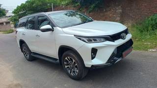 Toyota Fortuner Legender Toyota Fortuner Legender 4x2 AT BSVI