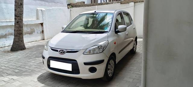 https://images10.gaadi.com/usedcar_image/4126925/original/processed_0240d9984acd3b624a964ffe78364201.jpg?imwidth=6400