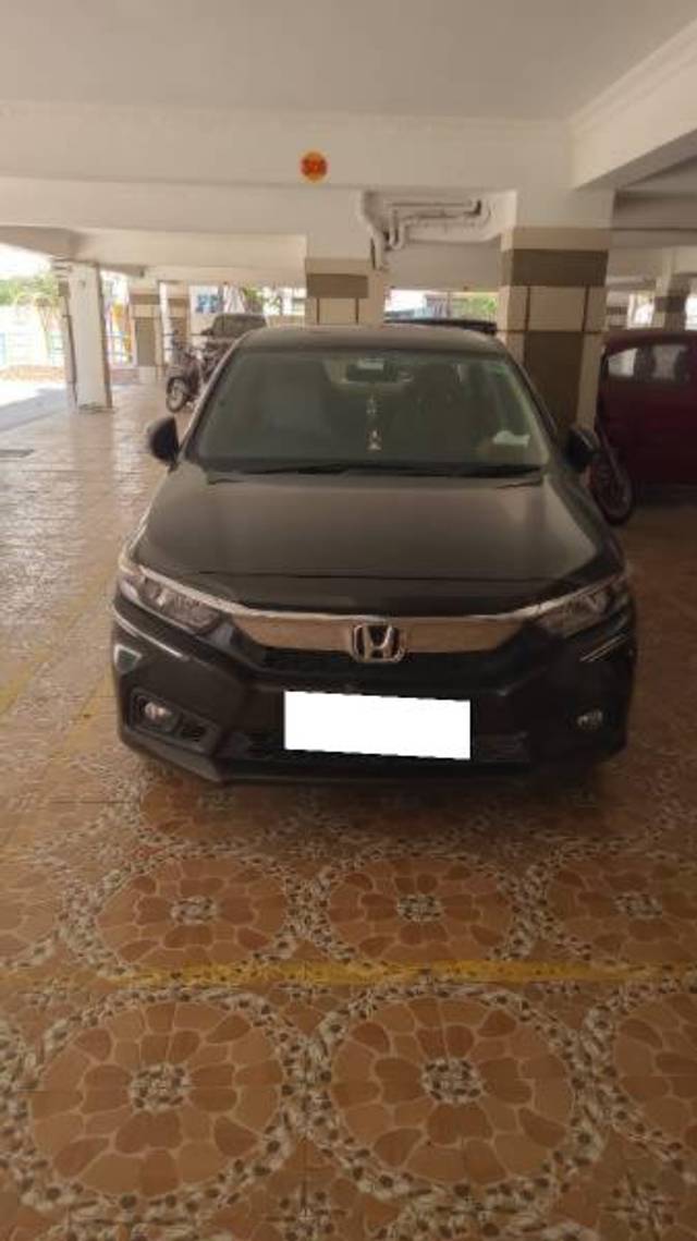 https://images10.gaadi.com/usedcar_image/4127049/original/processed_4acecb29-2e7e-4f46-8241-9cb6cec25da0.jpeg?imwidth=6400