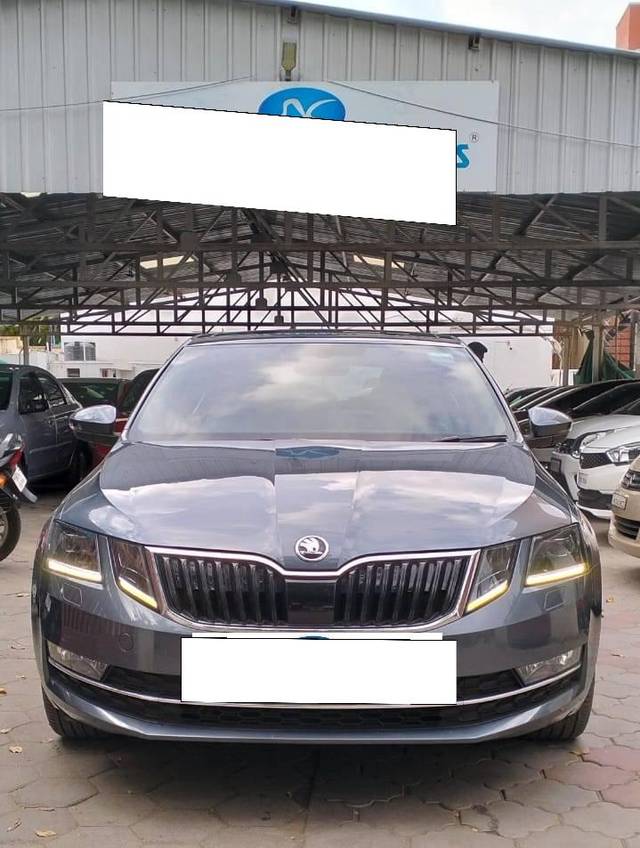 https://images10.gaadi.com/usedcar_image/4127135/original/processed_acde3664871a21df49ae7e4f75cd6752.jpg?imwidth=6400