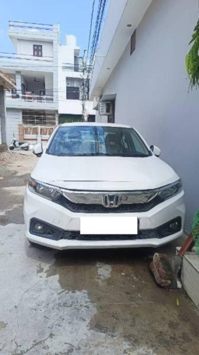 https://images10.gaadi.com/usedcar_image/4127586/original/processed_25e17fc1-42d7-4970-a2aa-0cff77c8761d.jpg?imwidth=6400