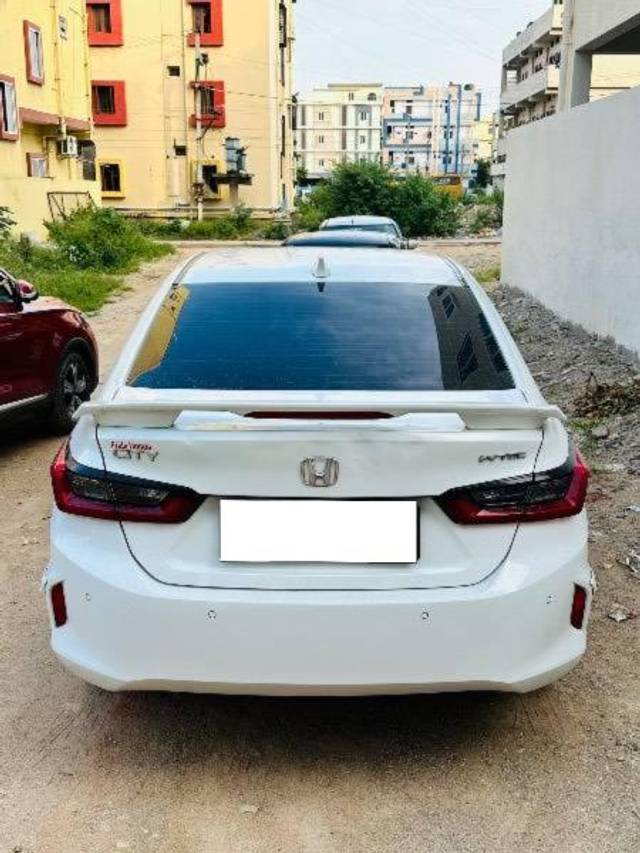 https://images10.gaadi.com/usedcar_image/4127649/original/processed_6e760614-71b4-4050-a6d6-0d916608e1a2.jpeg?imwidth=6402