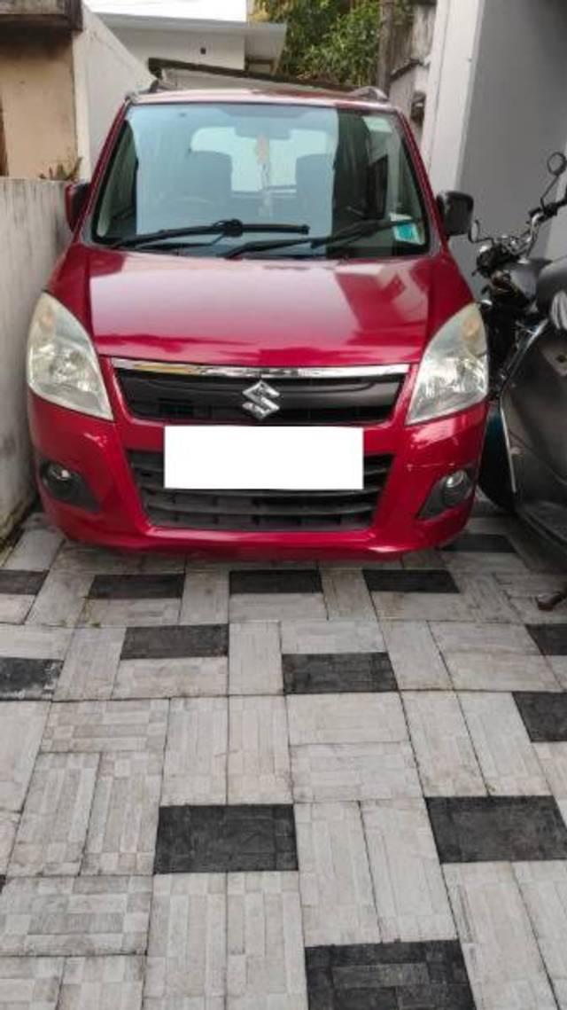 https://images10.gaadi.com/usedcar_image/4127662/original/processed_65a13441-3b0a-4662-974e-62193276c7c8.jpeg?imwidth=6400