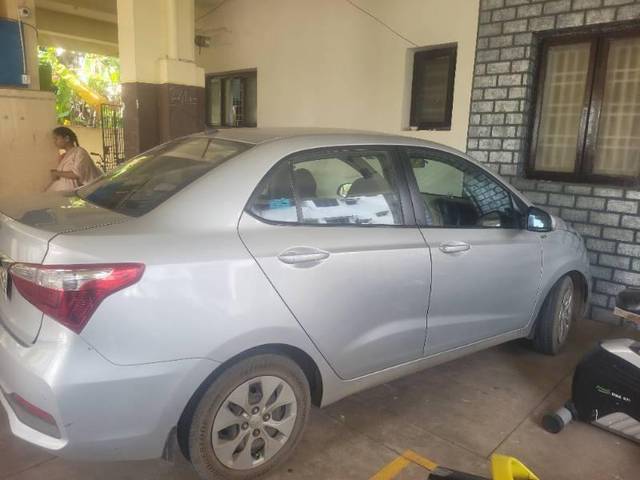 https://images10.gaadi.com/usedcar_image/4127733/original/processed_bd00ef94-737d-4c5c-9f20-6d8f46982f4b.jpg?imwidth=6400