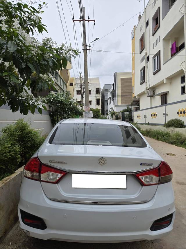 https://images10.gaadi.com/usedcar_image/4127867/original/processed_7c126195b66a359d2251d20d626af5dd.jpg?imwidth=6402