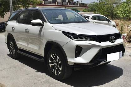 Toyota Fortuner Legender 4x2 AT BSVI