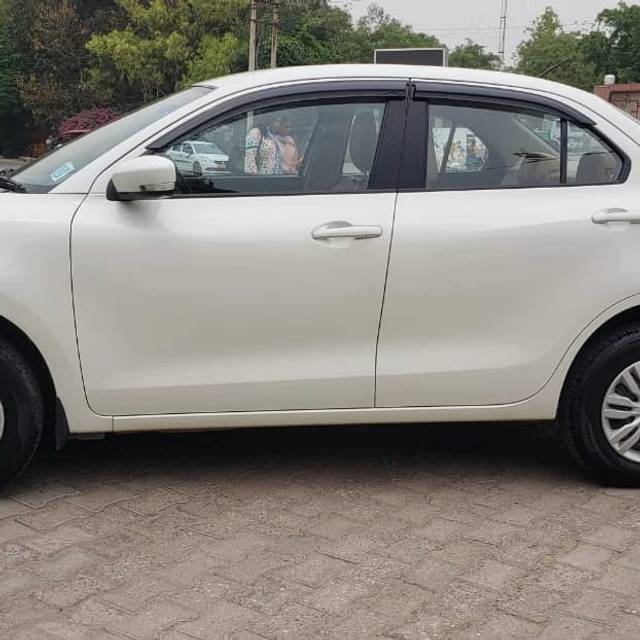 https://images10.gaadi.com/usedcar_image/4128301/original/f469dbb81a6f116a66c51fae35e7ebb5.jpg?imwidth=6402