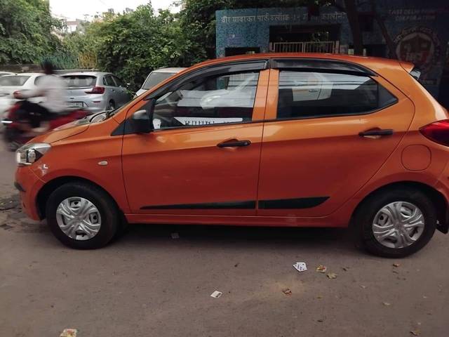 https://images10.gaadi.com/usedcar_image/4128309/original/processed_88424956a29a18a234410ac039239114.jpg?imwidth=6402