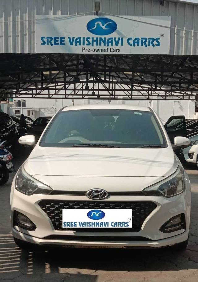 https://images10.gaadi.com/usedcar_image/4128314/original/processed_e641f7ff25ed2e79dd512f4ba3fb124f.jpeg?imwidth=6401