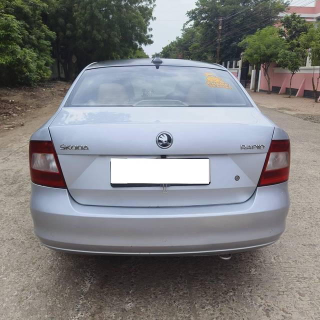 https://images10.gaadi.com/usedcar_image/4128398/original/processed_ed6b8b1791ec6508ac327f6f0fd7102d.jpg?imwidth=6402