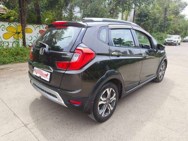 https://images10.gaadi.com/usedcar_image/4128401/original/processed_8446a1404d711787e7f7e4a1840fb870.jpg?imwidth=6401