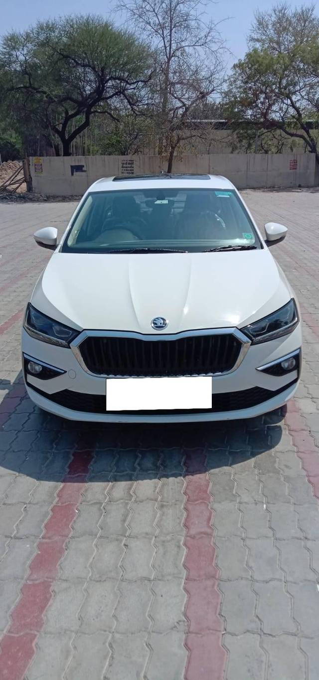 https://images10.gaadi.com/usedcar_image/4128422/original/processed_29ce998c331f816b478dc61ac0381e9e.jpg?imwidth=6400