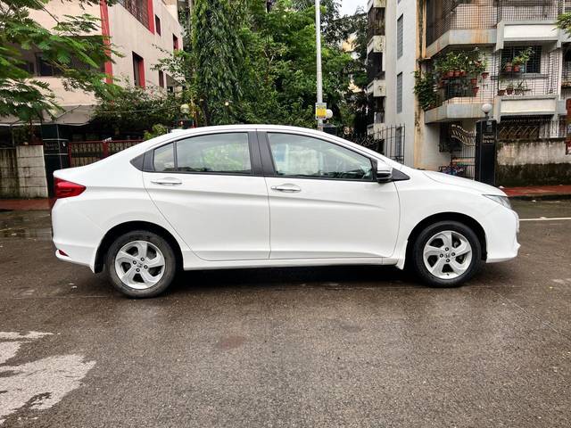 https://images10.gaadi.com/usedcar_image/4128757/original/processed_b516dcc2e8e7d6bab483ae7c9a8c51d9.jpeg?imwidth=6401