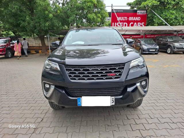 https://images10.gaadi.com/usedcar_image/4128923/original/processed_268f2f7a17d6d6d74e74aa7a2b7b0ddd.jpeg?imwidth=6402