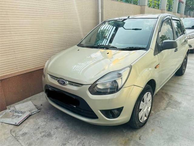 https://images10.gaadi.com/usedcar_image/4128940/original/processed_1deec712-91b7-47dd-bc06-852a617d4ecd.jpg?imwidth=6400