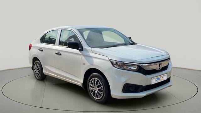 https://images10.gaadi.com/usedcar_image/4128949/original/ed28923da84c1cc44b123c7fb3d85587.jpg?imwidth=6400