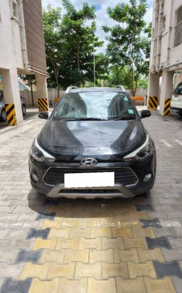 https://images10.gaadi.com/usedcar_image/4128964/original/processed_872d8bb8-bbce-4628-be0b-eb3cf2a8ff4a.jpg?imwidth=6402