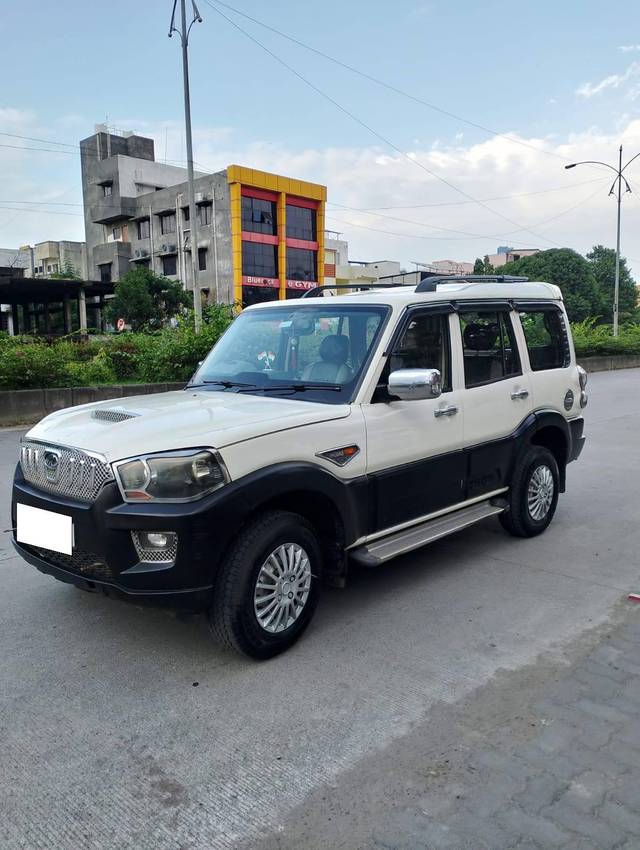 https://images10.gaadi.com/usedcar_image/4128969/original/processed_11154abec8207dc3fbfade86fed068ed.jpg?imwidth=6402