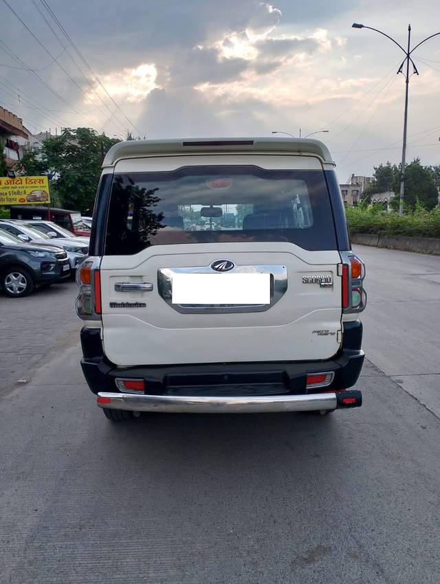 https://images10.gaadi.com/usedcar_image/4128969/original/processed_283a9415ca07de9cd210a7030dd75bbd.jpg?imwidth=6401