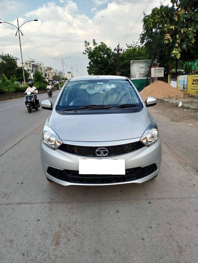 https://images10.gaadi.com/usedcar_image/4128976/original/processed_4121ef587e4b088177f6298510d82d82.jpg?imwidth=6402