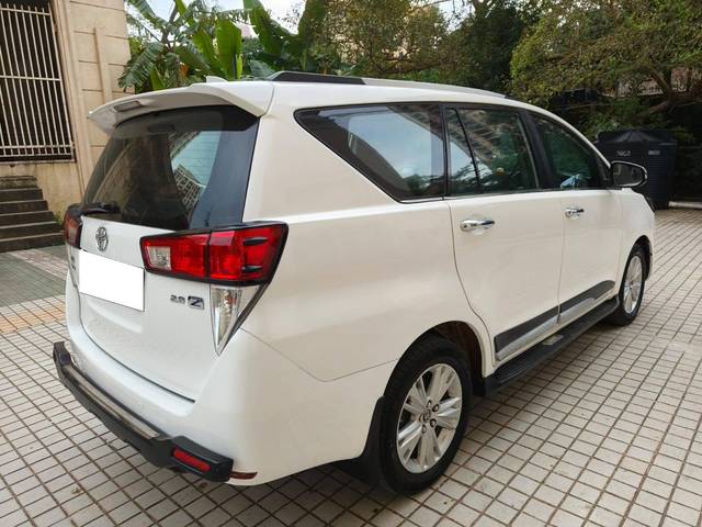 https://images10.gaadi.com/usedcar_image/4129039/original/processed_6cb30f379dfe80f4c6b961536e77c440.jpg?imwidth=6402