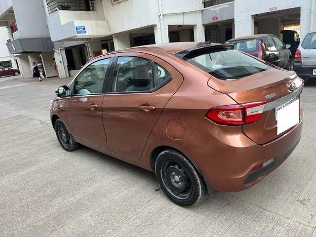 https://images10.gaadi.com/usedcar_image/4129096/original/processed_998e3587-1463-4399-b9f0-86305033c715.jpeg?imwidth=6401