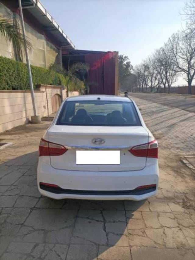 https://images10.gaadi.com/usedcar_image/4129099/original/processed_51fce0ed-37a1-42b5-a821-ada2b78fe1c7.jpg?imwidth=6401