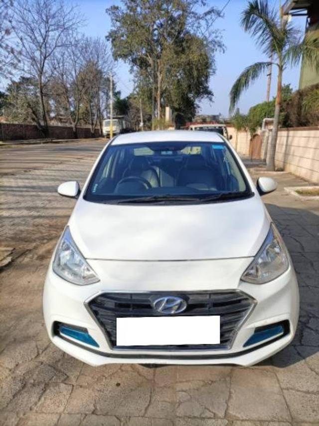 https://images10.gaadi.com/usedcar_image/4129099/original/processed_6c2126b6-c153-480e-a726-623be5155554.jpg?imwidth=6402