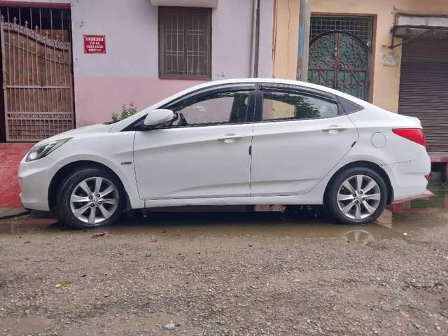 https://images10.gaadi.com/usedcar_image/4129381/original/processed_87e408d9-bc8d-4cd3-a7da-1cb8466281aa.jpg?imwidth=6402