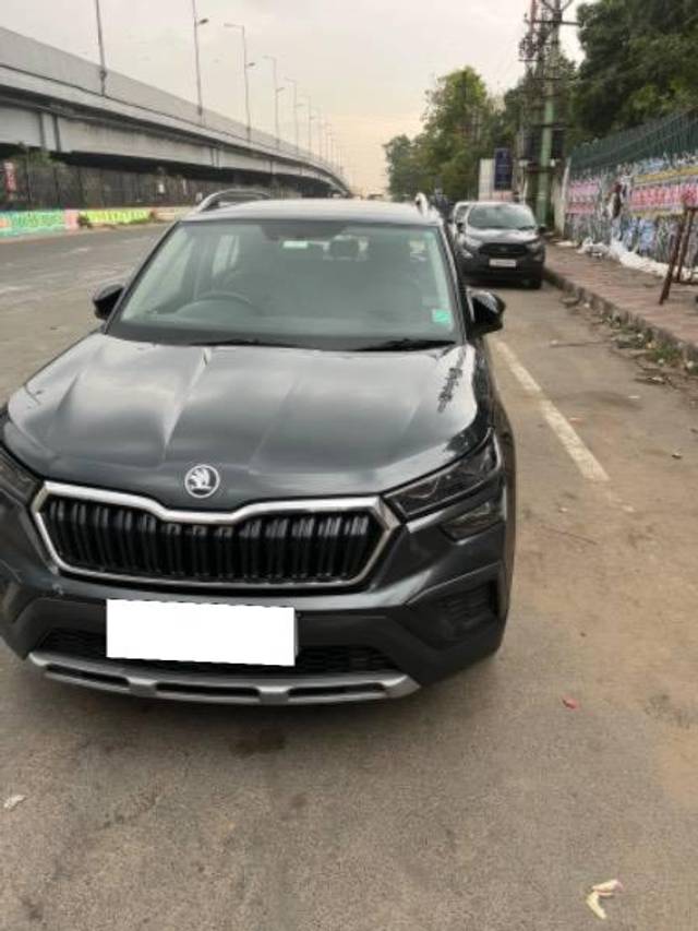 https://images10.gaadi.com/usedcar_image/4129605/original/processed_7d741f3d-2ae1-4ea0-81d5-3720f54faaf5.jpeg?imwidth=6400