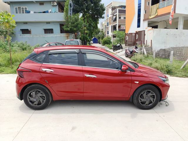 https://images10.gaadi.com/usedcar_image/4129750/original/4878056e76ad806e2c23f7c9f130cbd3.jpg?imwidth=6401