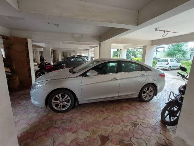 https://images10.gaadi.com/usedcar_image/4129770/original/processed_6bd13b74-b35d-4704-b255-9153f4a0b385.jpg?imwidth=6400