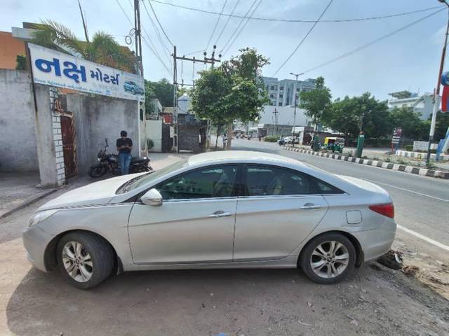 https://images10.gaadi.com/usedcar_image/4129770/original/processed_e2609708-5aee-4797-ba9e-11a24f704aff.jpg?imwidth=6402