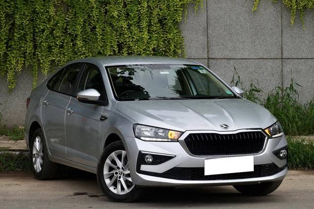 https://images10.gaadi.com/usedcar_image/4129942/original/processed_5e825d58acaa9d34d2a97998b3c5991d.jpg?imwidth=6400