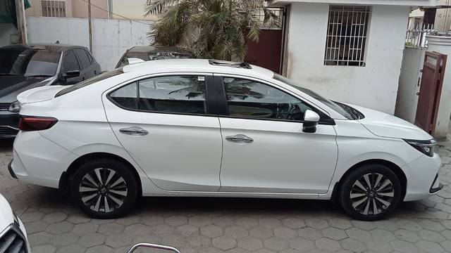 https://images10.gaadi.com/usedcar_image/4130066/original/f029b3838934680669f9d43c26bd2ef2.jpg?imwidth=6401