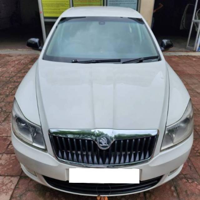 https://images10.gaadi.com/usedcar_image/4130072/original/processed_db70e830-4f6a-42dc-89fa-27fcc56eb96b.jpg?imwidth=6400