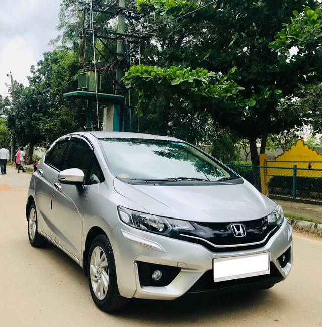 https://images10.gaadi.com/usedcar_image/4130101/original/processed_0a0032779e0534dd167bee8616a7e896.jpeg?imwidth=6400