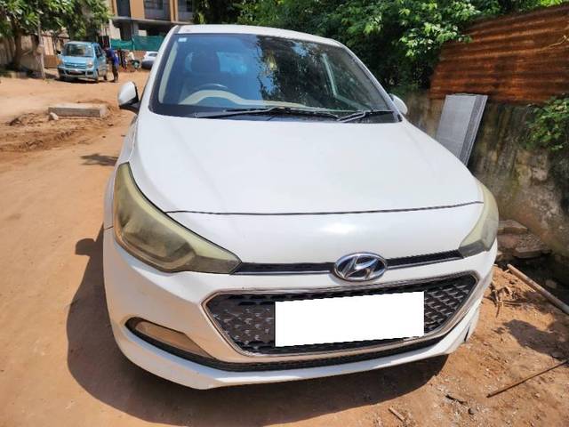 https://images10.gaadi.com/usedcar_image/4130229/original/processed_45d79d1e-0dea-4cb2-8206-47f85a39c94e.jpg?imwidth=6401