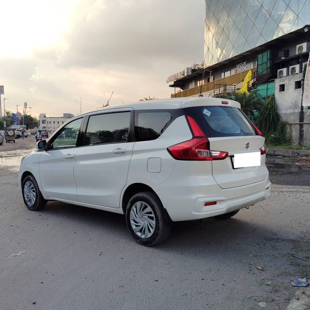 https://images10.gaadi.com/usedcar_image/4130269/original/processed_d3fdc917bcd282922375c8654c093e93.jpg?imwidth=6402