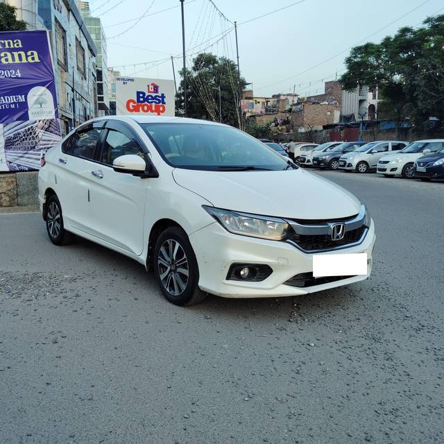 https://images10.gaadi.com/usedcar_image/4130281/original/processed_d9c71994b45b8d5eb446757a12b5849f.jpg?imwidth=6400