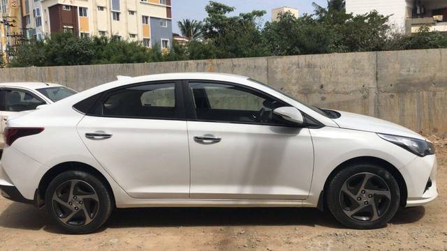 https://images10.gaadi.com/usedcar_image/4130287/original/processed_5abe0998ffb6865dc09f0a0ab7234b35.jpg?imwidth=6401